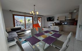 Au Coeur De St Jorioz, Spacieux Appartement Avec Terrasse Et Vue Montagne.